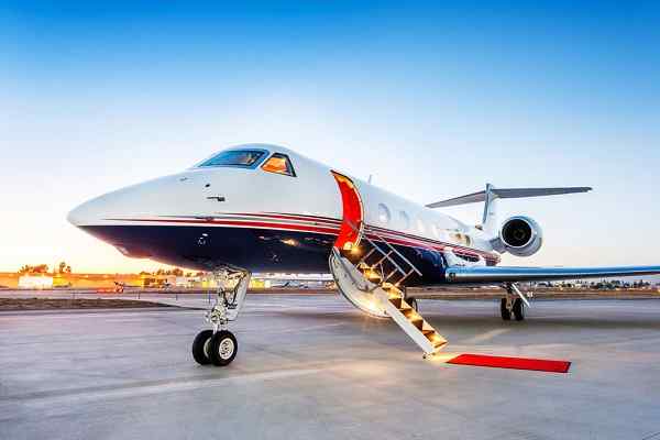 Private Jet: Should You Buy or Rent?